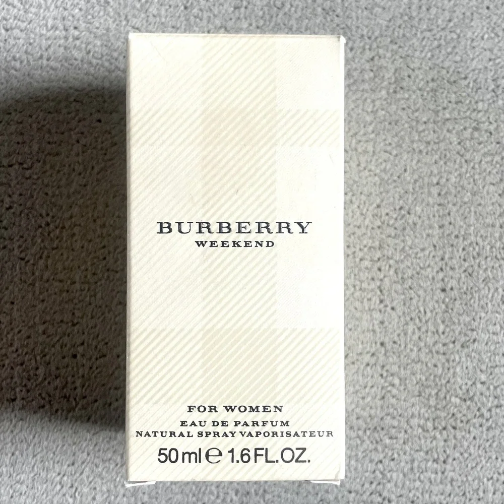 Weekend by Burberry Eau De Parfum Spray 1.6 oz (Women) - Picture 3 of 4